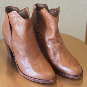 Dolce Vita Elegant Tan Leather Ankle Boots